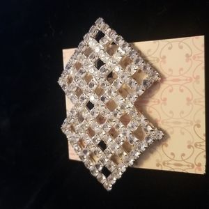 NWOT Rhinestone interlocking diamond shape (al-28)